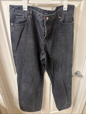 Express Women’s Straight Leg Jeans in Washed Black